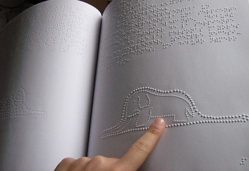 Шрифт Брайля для читання сліпих